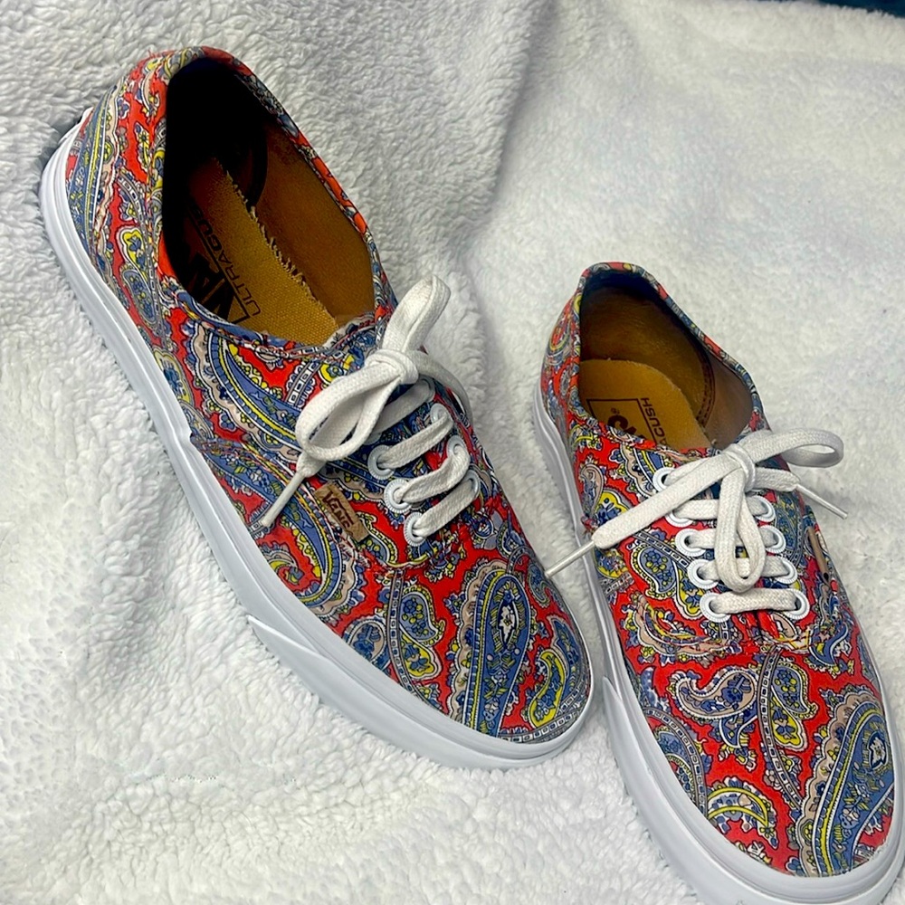 Rare Vans sneakers men’s 7.5 woman’s 9 Red/blue paisley.